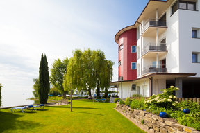 Hotelgarten und Liegewiese